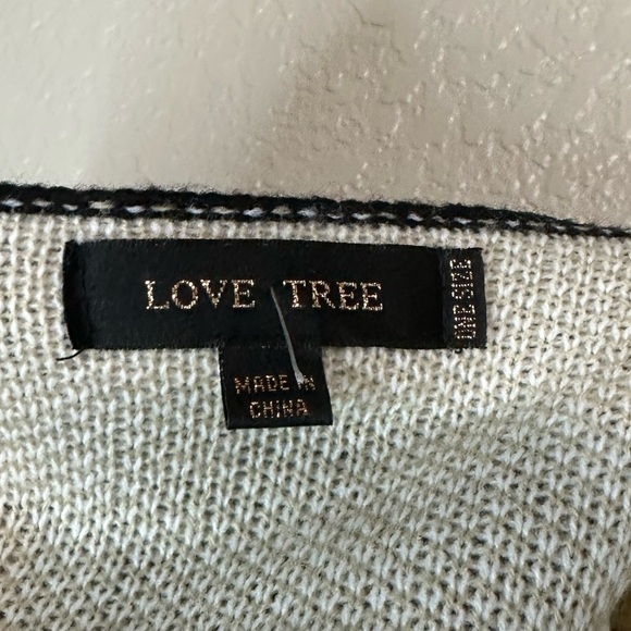 Nwot Love tree one size fits all poncho black, white and cream Aztec print - Picture 2 of 6